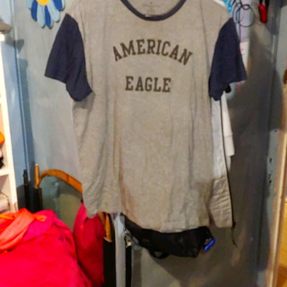 American Eagle unisex tshirt
